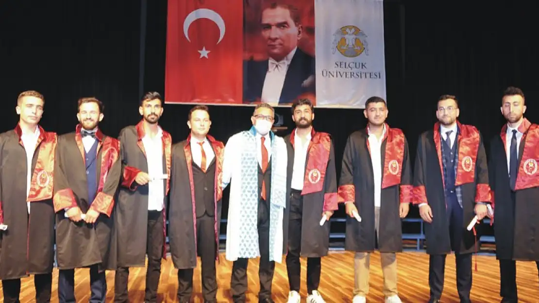 Selçuk Üniversitesinde mezuniyet sevinci