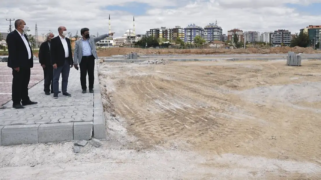 Selçuklu Belediye Başkanı pazar yerinde incelemede bulundu