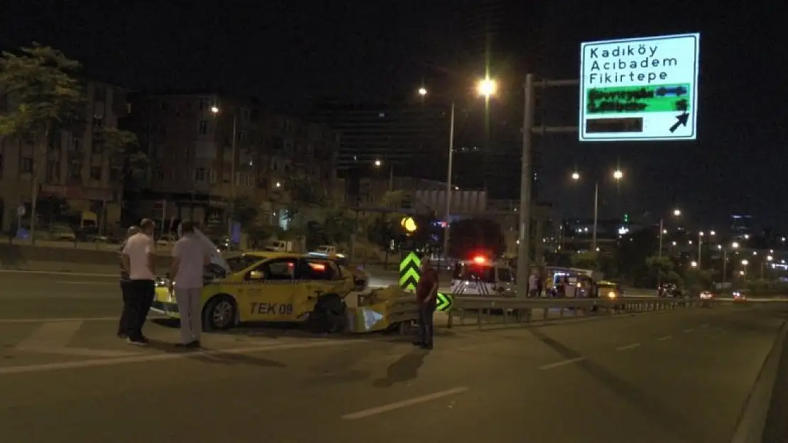 Yer: Kadıköy! Makas atarak ilerleyen sürücü kaza yapınca aracı bırakıp kaçtı