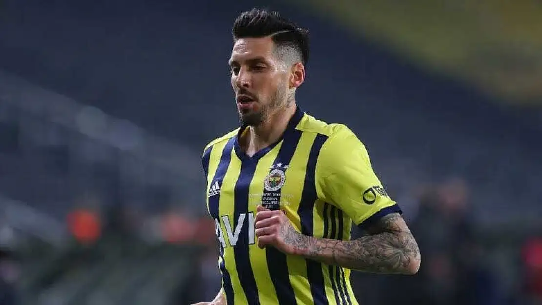 Fenerbahçe'de Jose Sosa Pereira'yı iknaya çabalıyor