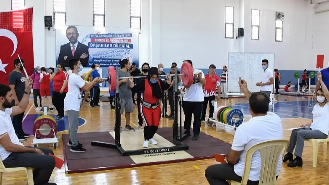 Konya'da Türkiye Görme Engelliler Halter Şampiyonası başladı