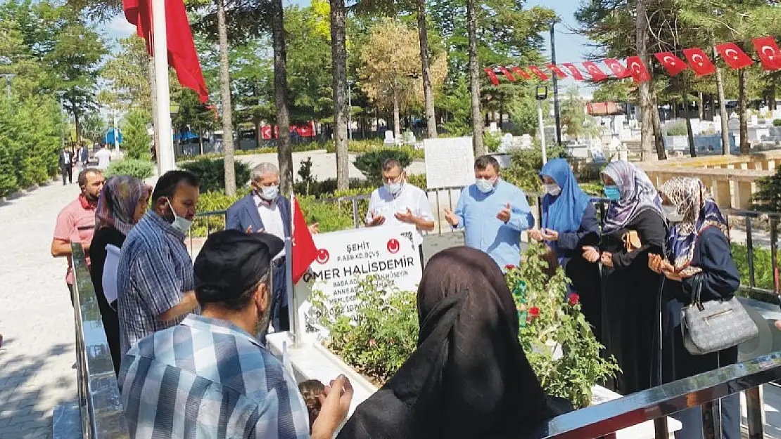 Ömer Halisdemir'in mezarı, ziyaretçi akınına uğruyor