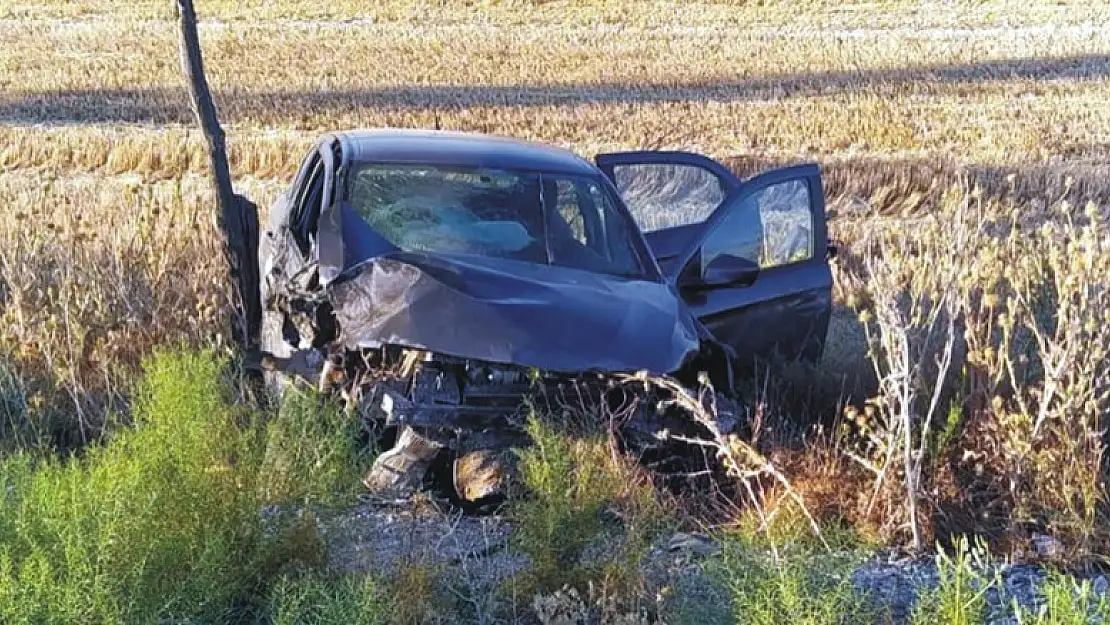 Konya'da otomobil tarlaya uçtu: 4 yaralı