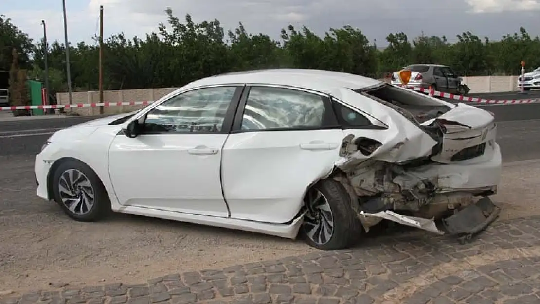 Elazığ'da zincirleme trafik kazası: 3 yaralı