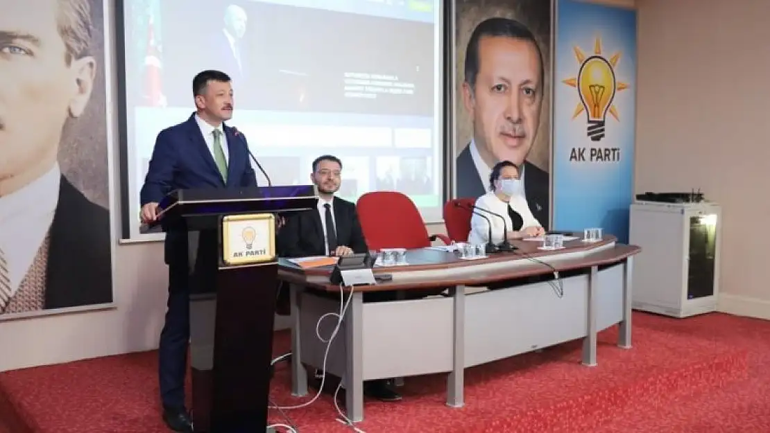 AK Parti Konya teşkilatına sosyal medya ve iletişim eğitimi