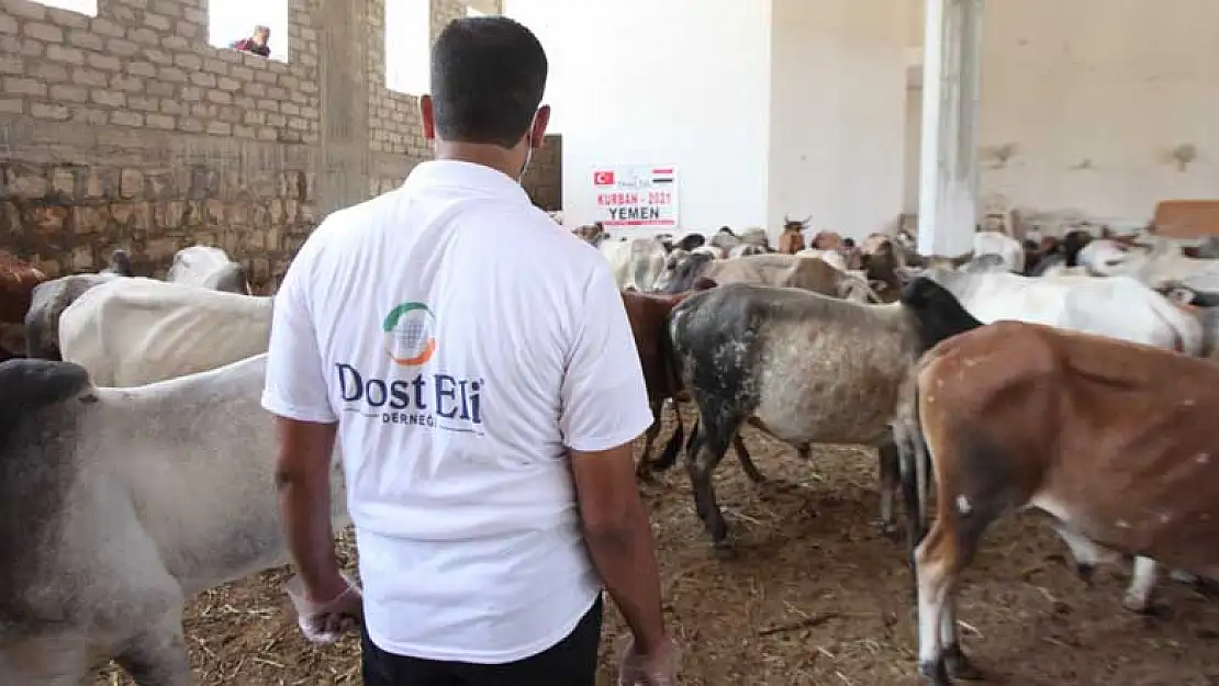 Dosteli binlerce insanın bayramını bereketlendirdi