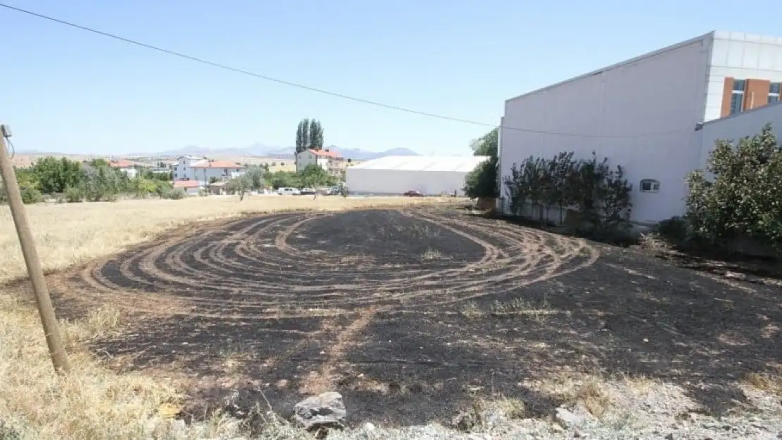 Konya Beyşehir'de ekili alanda çıkan yangın silah fabrikasına sıçramadan söndürüldü