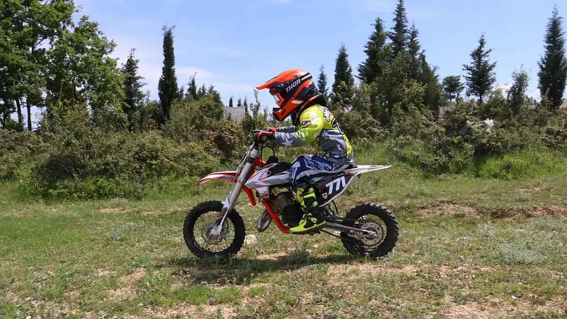 6 yaşındaki Uras Alp İşler, motor sporlarında zirveyi hedefliyor