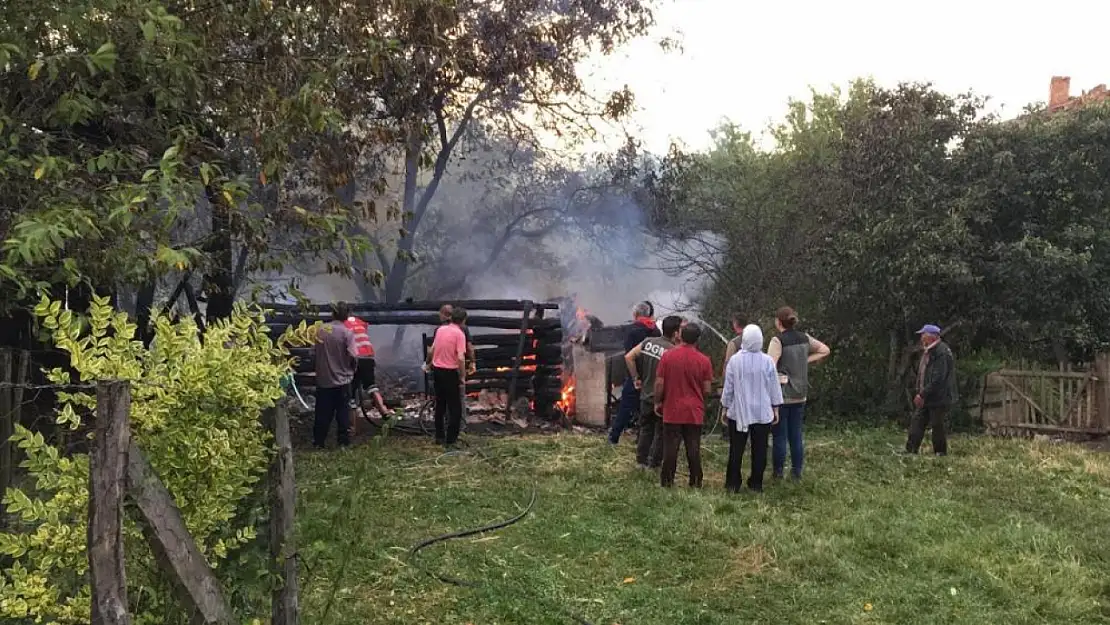 600 balya saman kül oldu