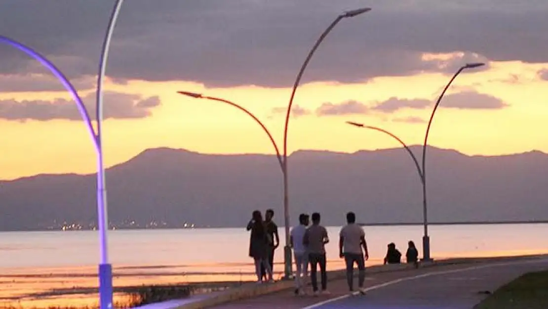 Beyşehir'de gün batımı güzelliği