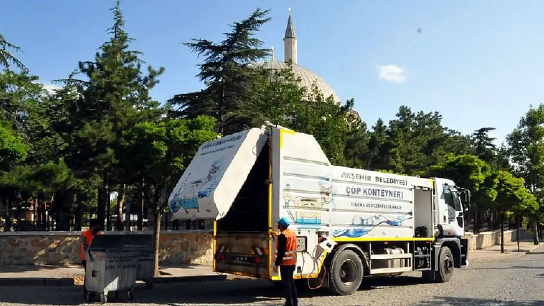 Akşehir'de çöp konteynerleri dezenfekte ediliyor