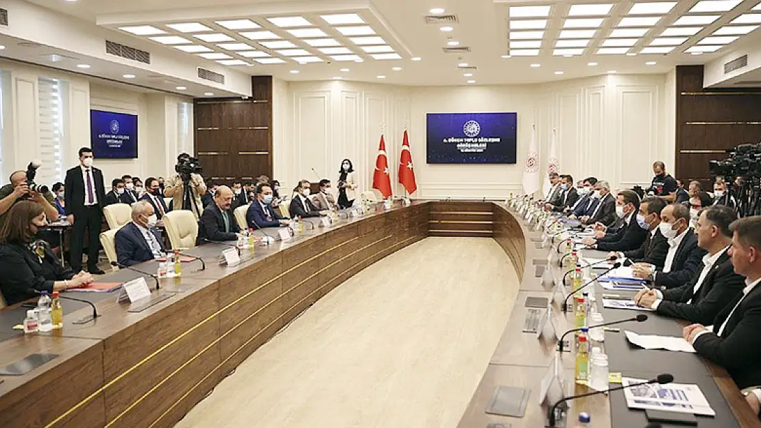 Memur ve memur emeklisine 2022 yılı için yüzde 6+5 zam teklifi