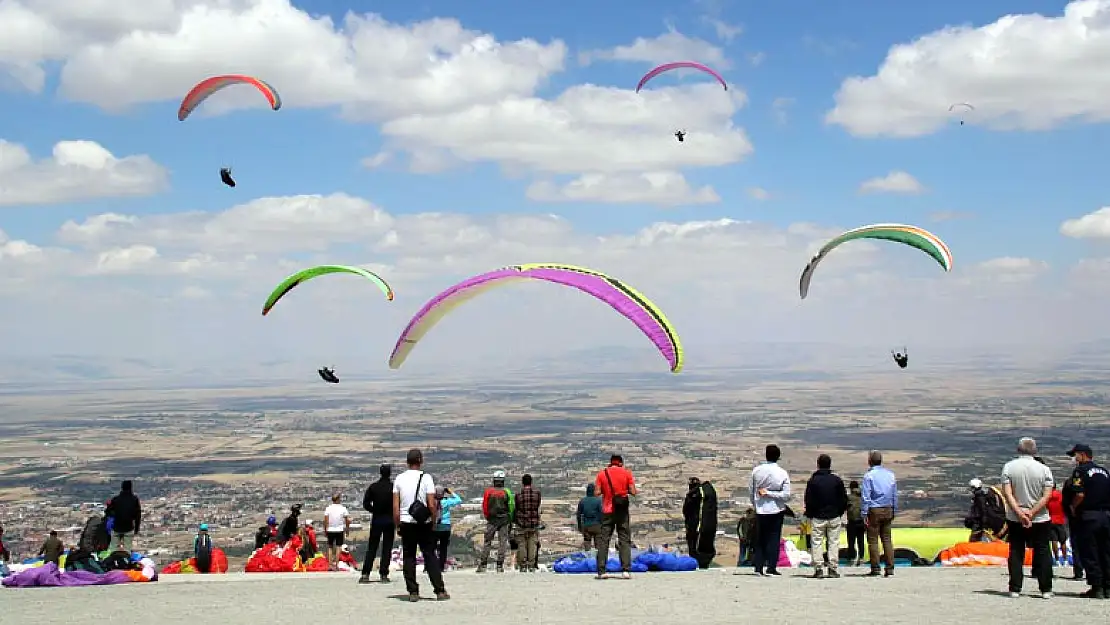 8. Akşehir XC Open Türkiye Yamaç Paraşütü başladı