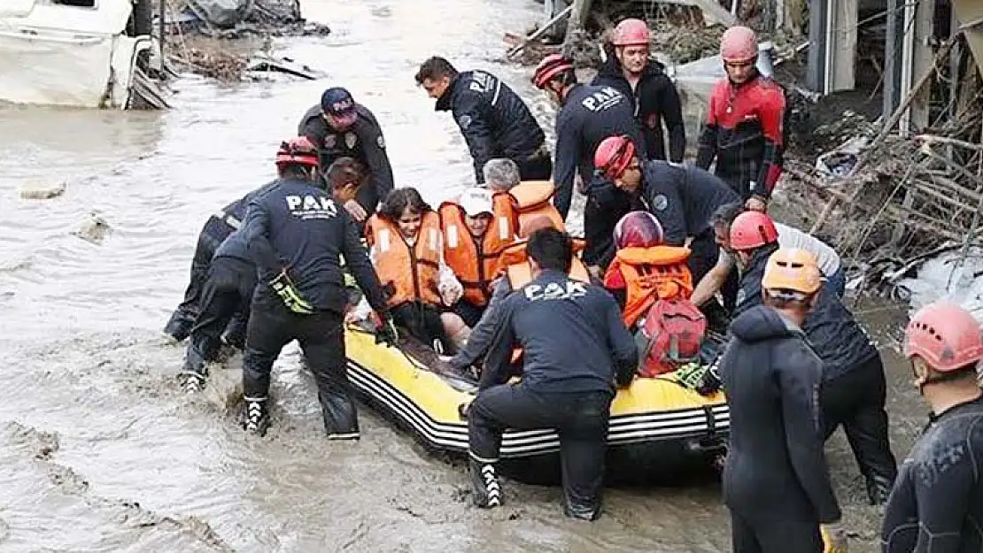 Konya dalgıç polisleri sel bölgesinde