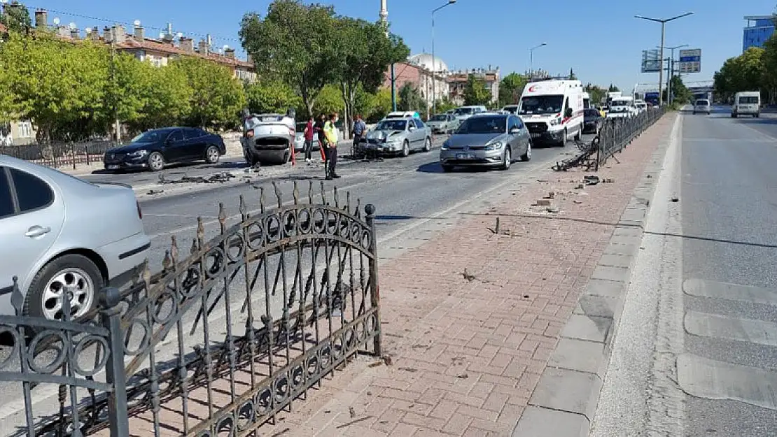 Konya'da kontrolden çıkan otomobil karşı şeride uçtu: 2 yaralı