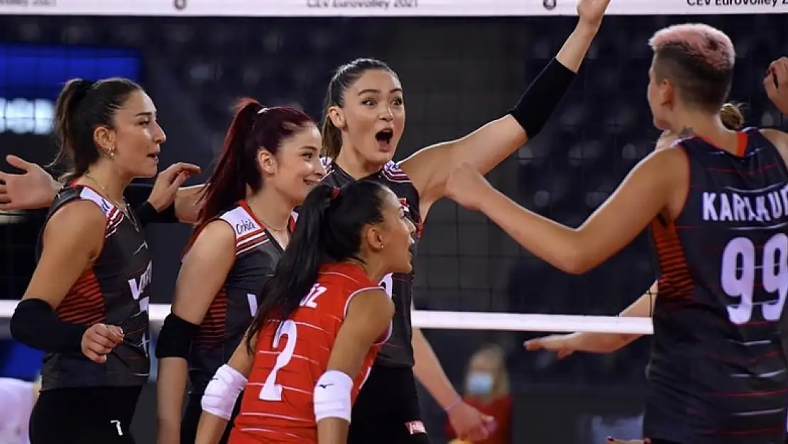 A Milli Kadın Voleybol Takımı 4'te 4 yaptı