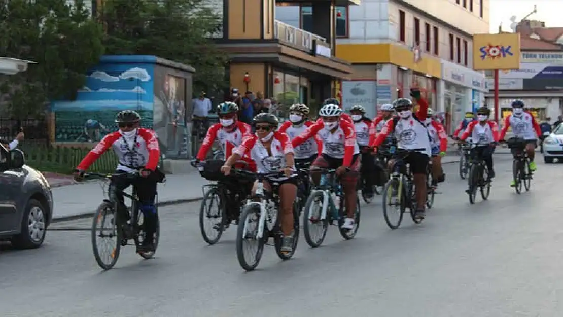 Büyük Taarruz Bisiklet Turu'nda yola çıkan sporcular Konya'ya geldi