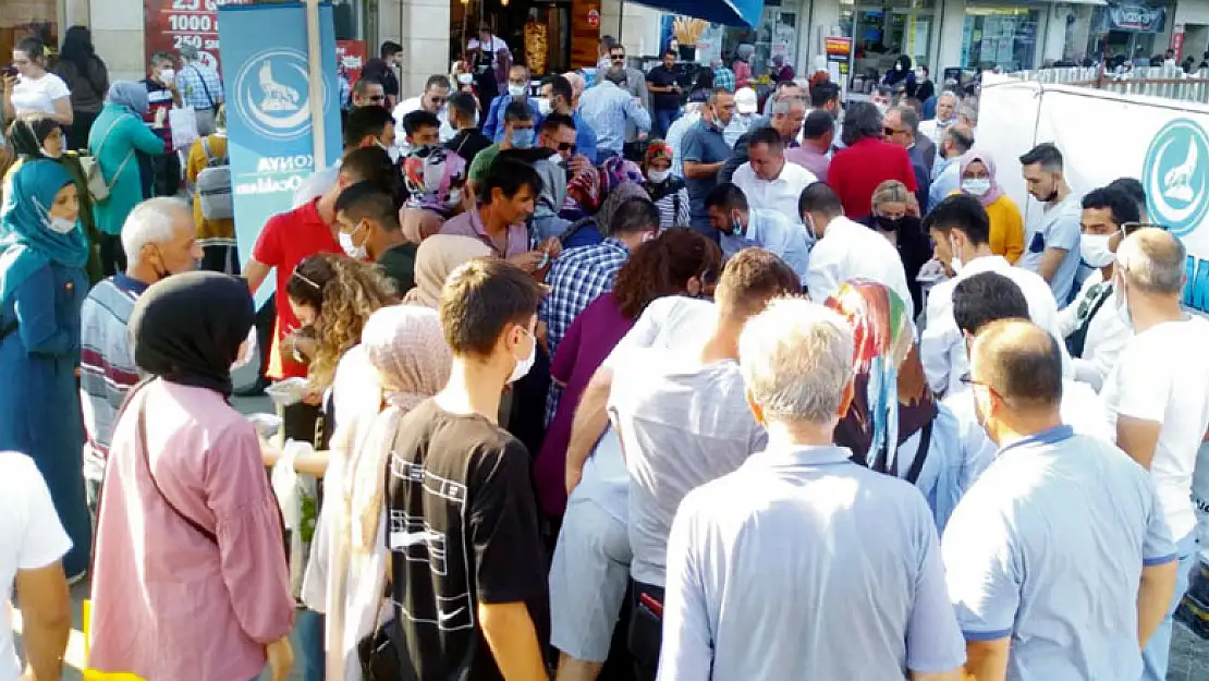 Konya Ülkü Ocakları, aşure ikramı etti