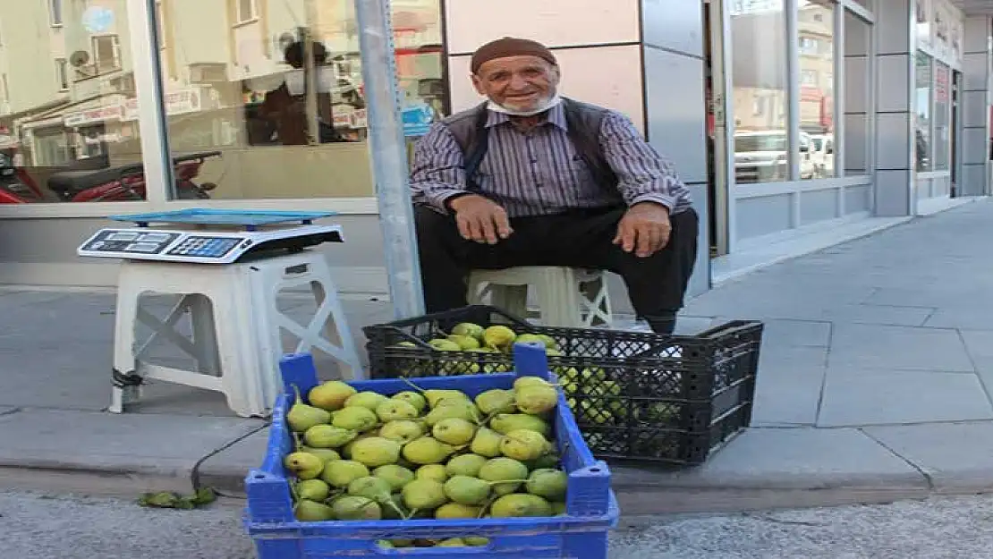 Konya'da yaşayan 86 yaşındaki Kemal Aker azmiyle gençlere örnek oluyor