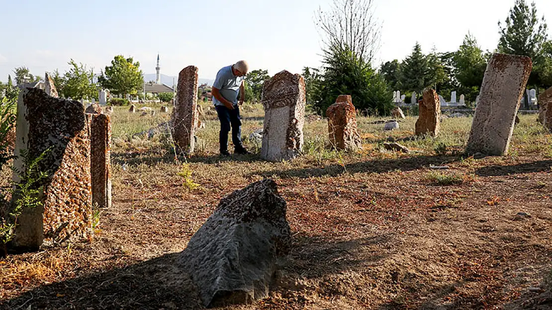 Konya'daki  2 bin yıllık  mezarlık arkeoloji müzesini andırıyor