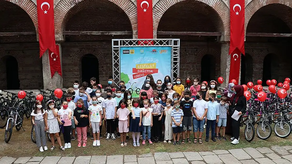 Konya Büyükşehir Belediyesinden Kuzey Makedonyalı çocuklara bisiklet hediyesi