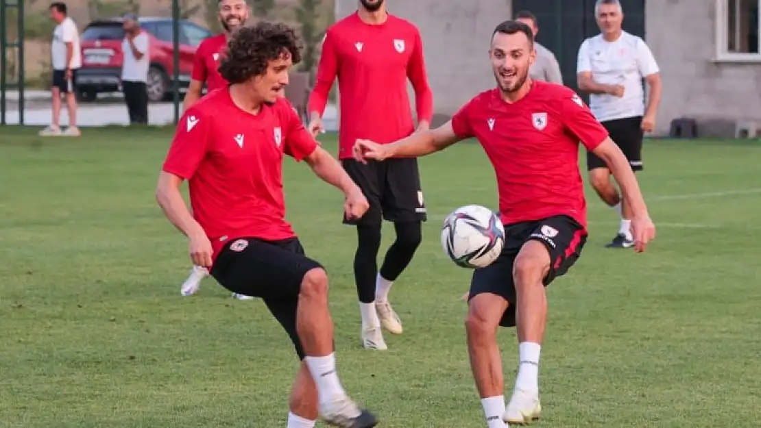 Samsunspor'da 22 futbolcu geldi, 21 oyuncu gitti