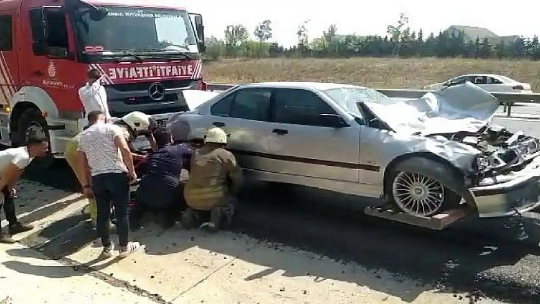 Tem Otoyolunda zincirleme kaza: 5 araç karıştı, 2 yaralı