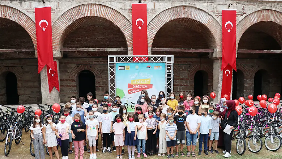 Konya Büyükşehir Belediyesinden Kuzey Makedonyalı çocuklara bisiklet hediyesi