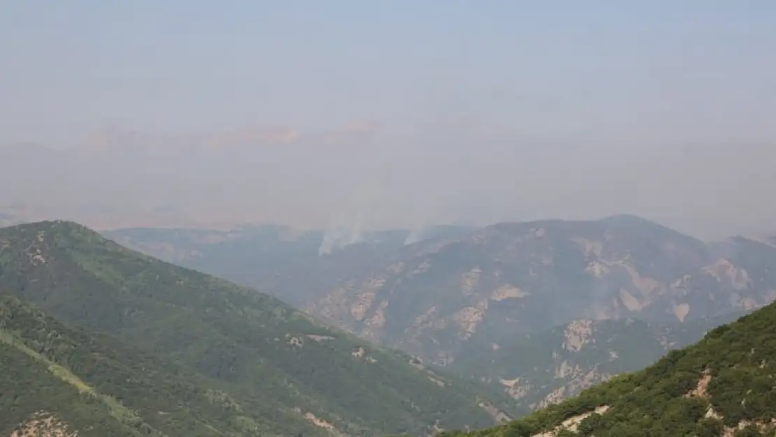 Tunceli'deki yangınlara karadan ve havadan müdahale sürüyor