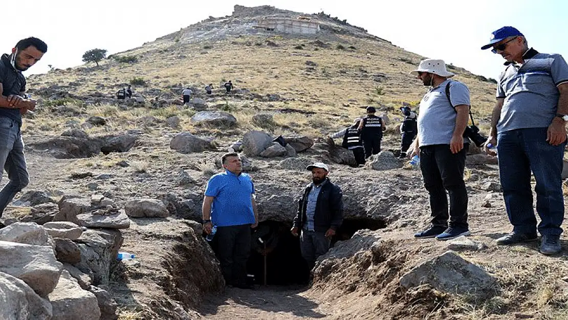 Konya Takkeli Dağ'da 35 kaya mezarı bulundu