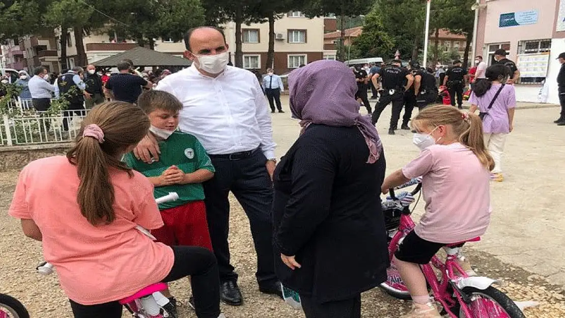 Konya Büyükşehir sel bölgesindeki çocukların yüzünü güldürdü