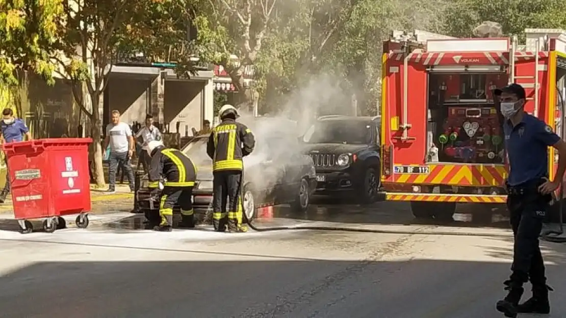 Karaman'da park halindeki otomobil yandı