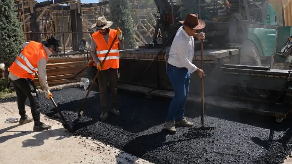 Çumra Menekşe Caddesi'nde Sıcak Asfalt Çalışmaları Başladı