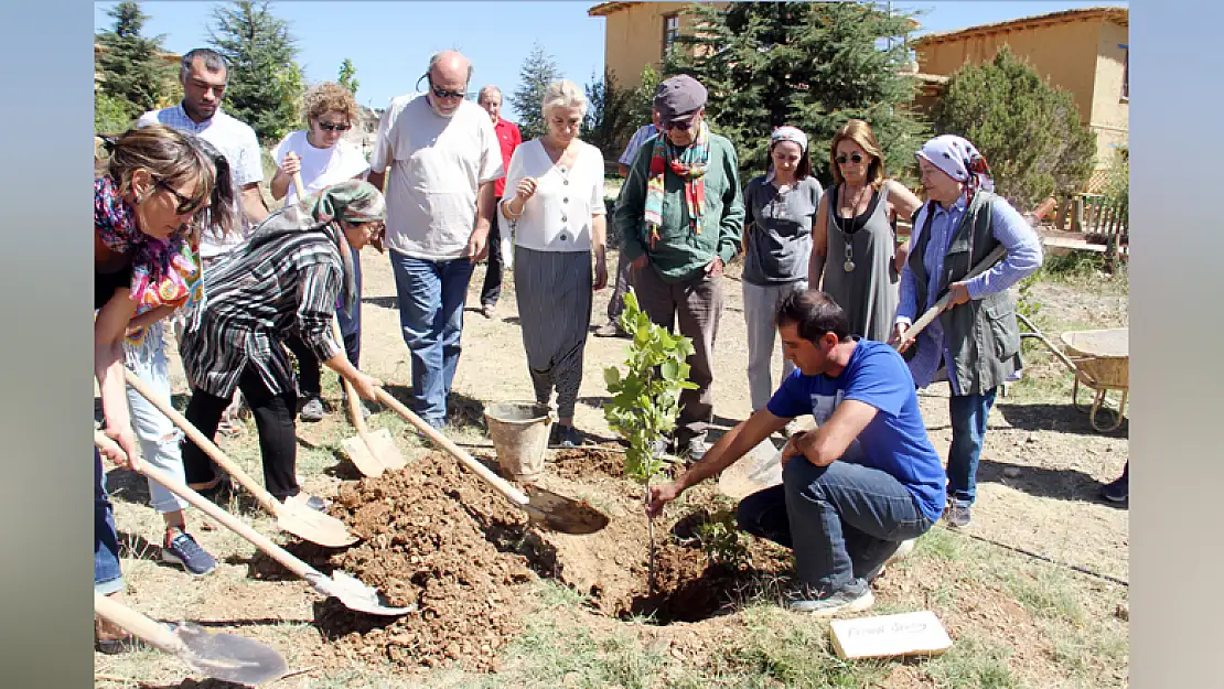 Ferhan Şensoy'un adı Sonsuz Şükran Köyü'nde yaşayacak