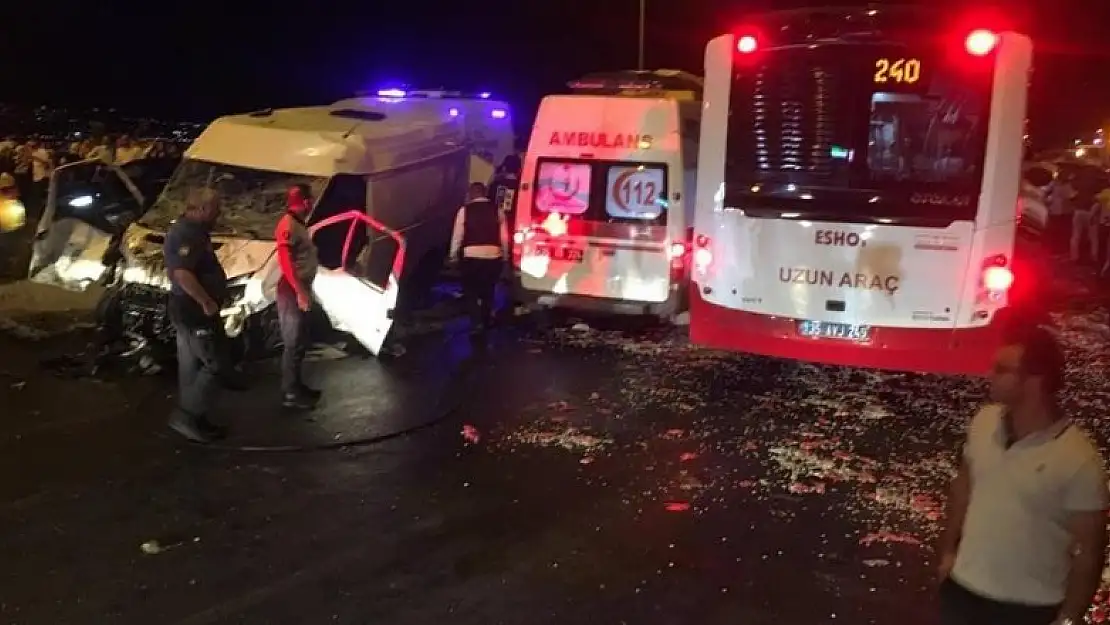 İzmir'de 6 araçlık zincirleme kaza: 11 yaralı