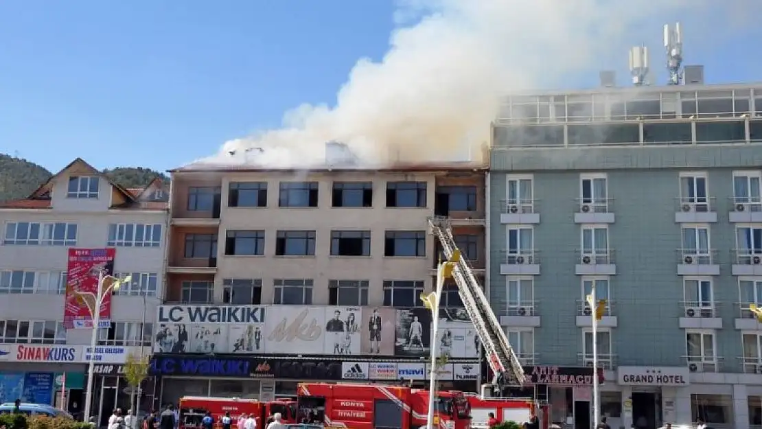 Konya'da mağaza deposunda yangın çıktı