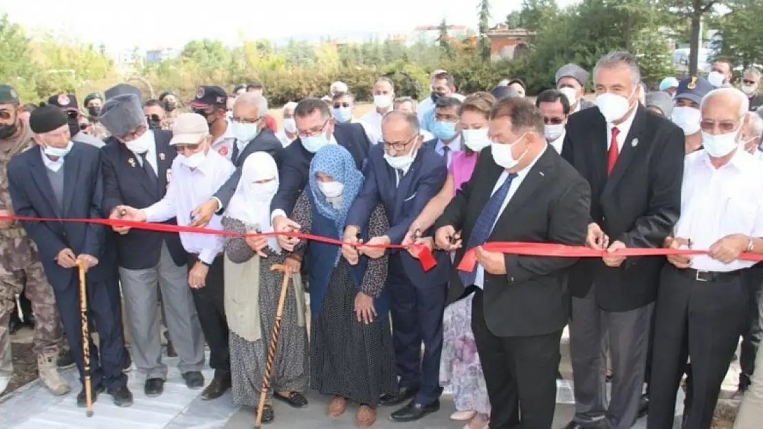 Beyşehir'de Şehitler ve Gaziler Parkı ile Şehit Baba ve Oğul Anıtı açıldı