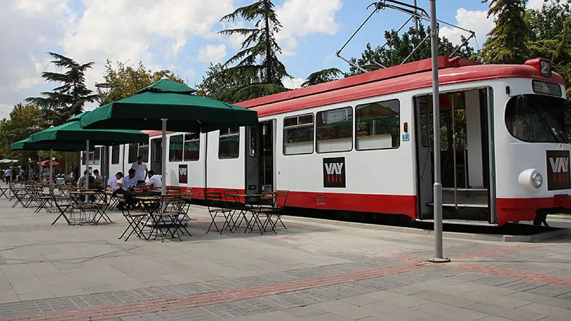 'Nostaljik Tramvay Kafe' müşterilerini zamanda yolculuğa çıkarıyor