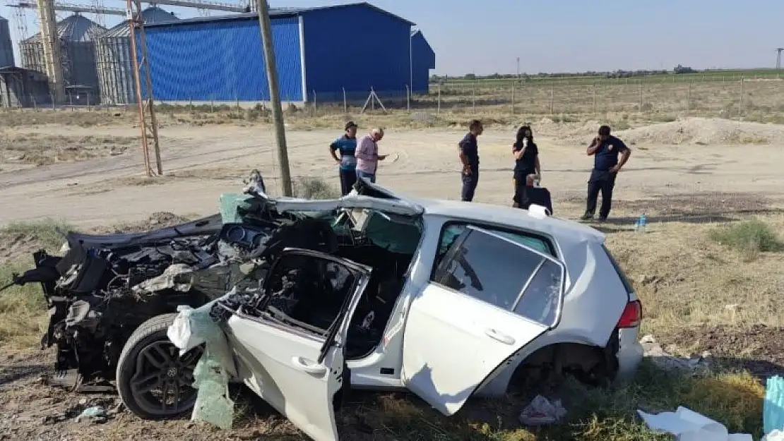 Konya'da hurdaya dönen araçtan sağ çıktılar