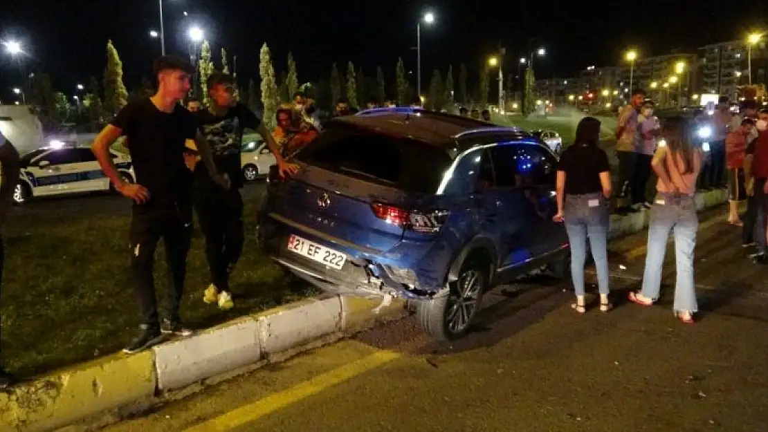 Yaya çarpmamak için yavaşladı yayaların üzerine uçtu: 3 yaralı