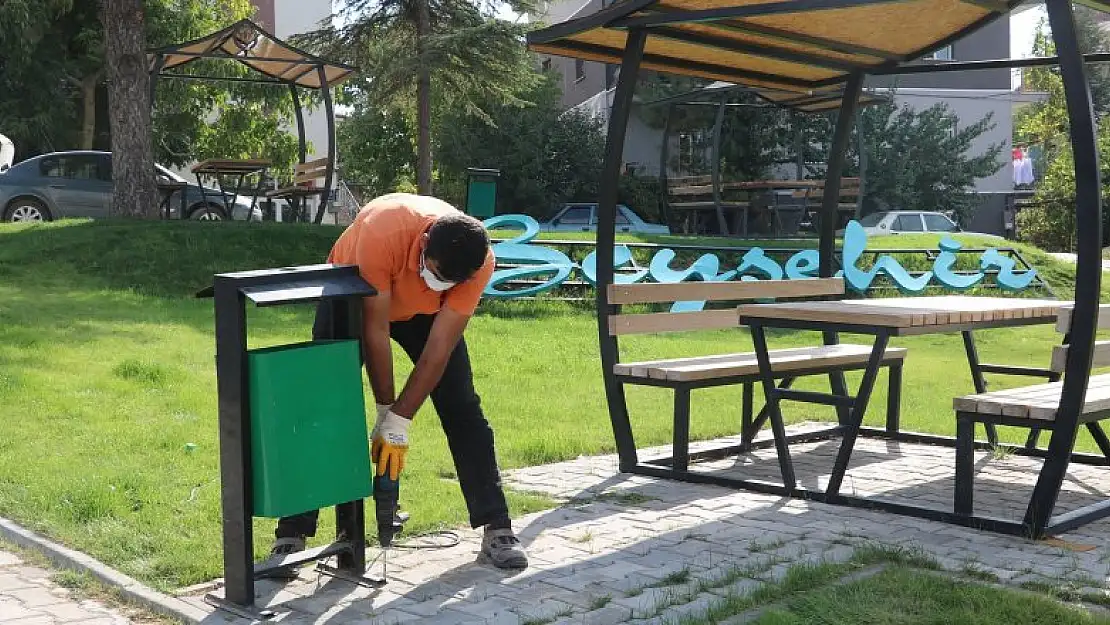 Beyşehir Belediyesi Parklardaki Çöp Kovalarını Yeniledi