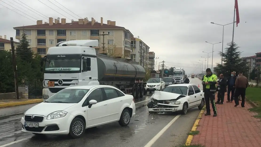 Konya'da trafik ışıklarında kaza: 2 yaralı