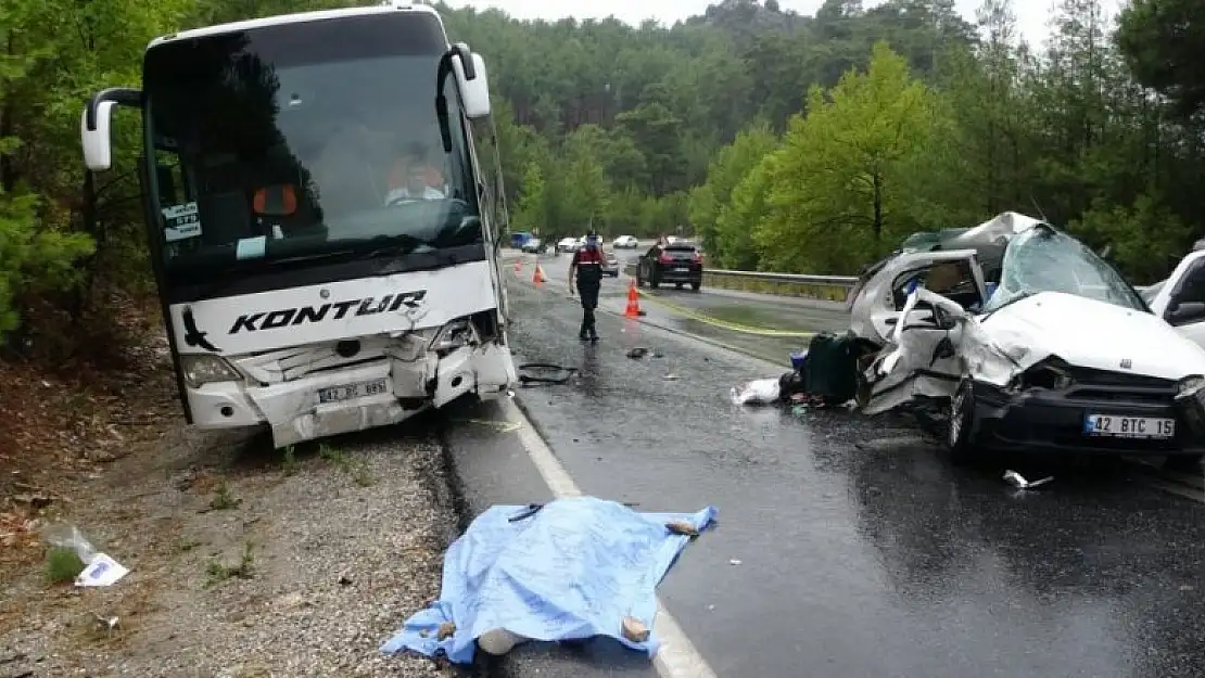 Eve dönüş yolu 2 kızı anne ve babasından ayırdı