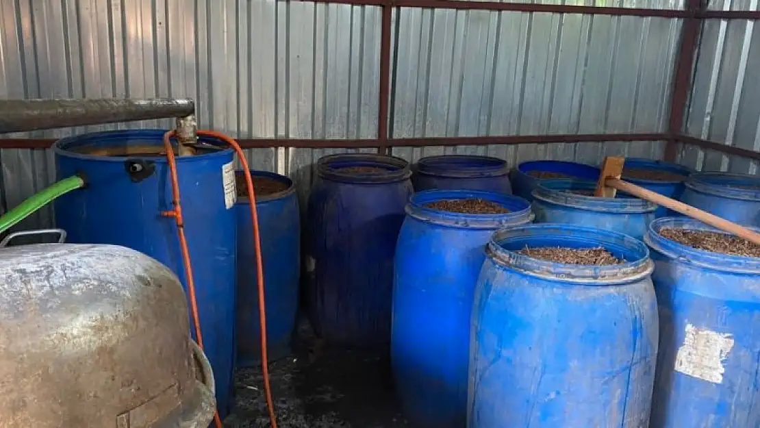 Adana'da 15 bin litre kaçak akaryakıt, 5 bin litre sahte içki ele geçirildi