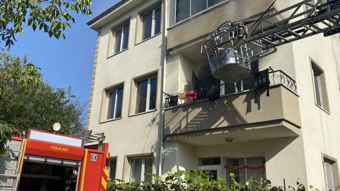 Telefon şarjdayken prizden yangın çıktı, aile son anda kurtuldu