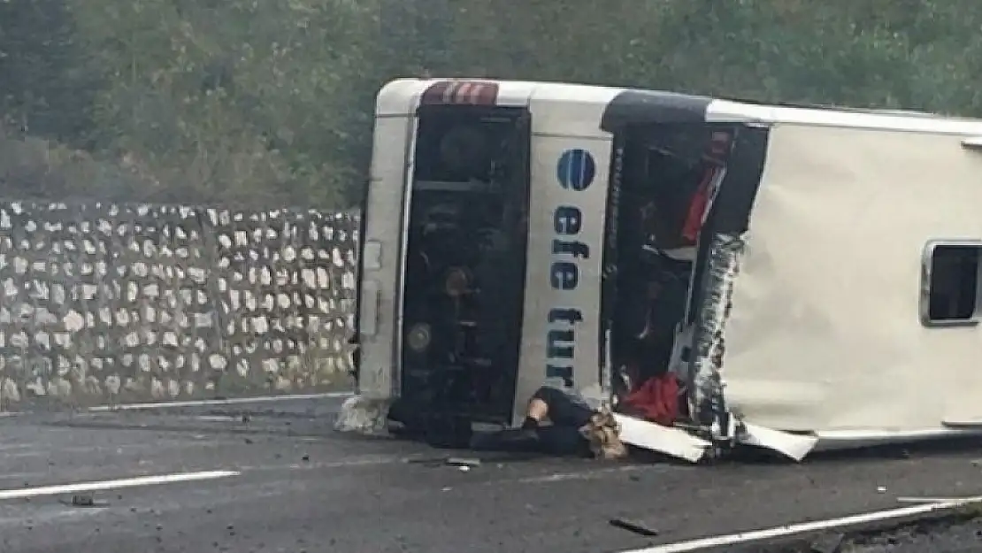 Yolcu otobüsü devrildi! Ölü ve yaralılar var