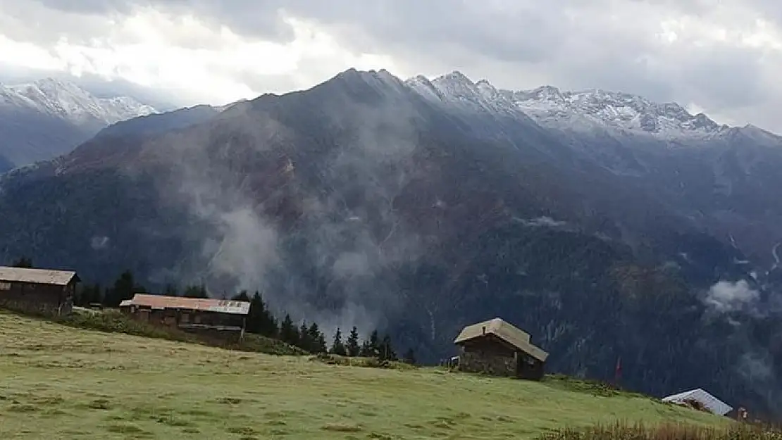 Kaçkarlar'ın zirvesine kar yağdı