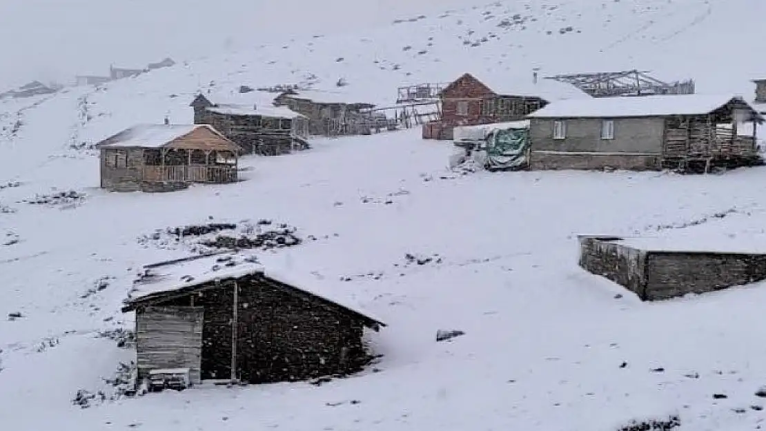 Sivas'ta mevsimin ilk karı düştü