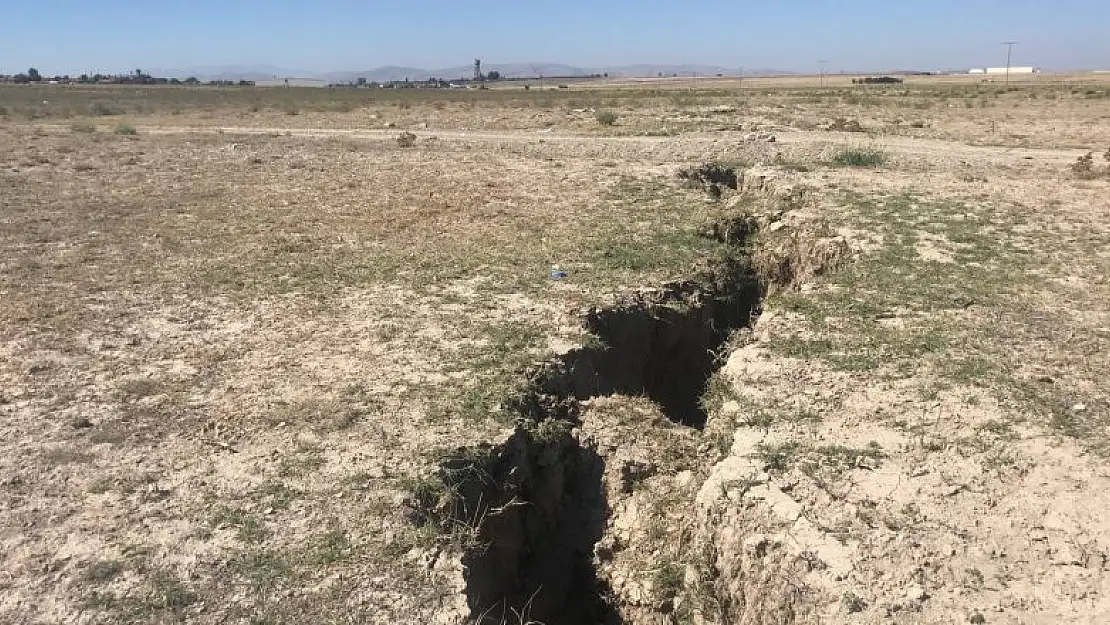 Konya Ovası'ndaki yüzey yarıkları yerleşim yerlerine ulaştı