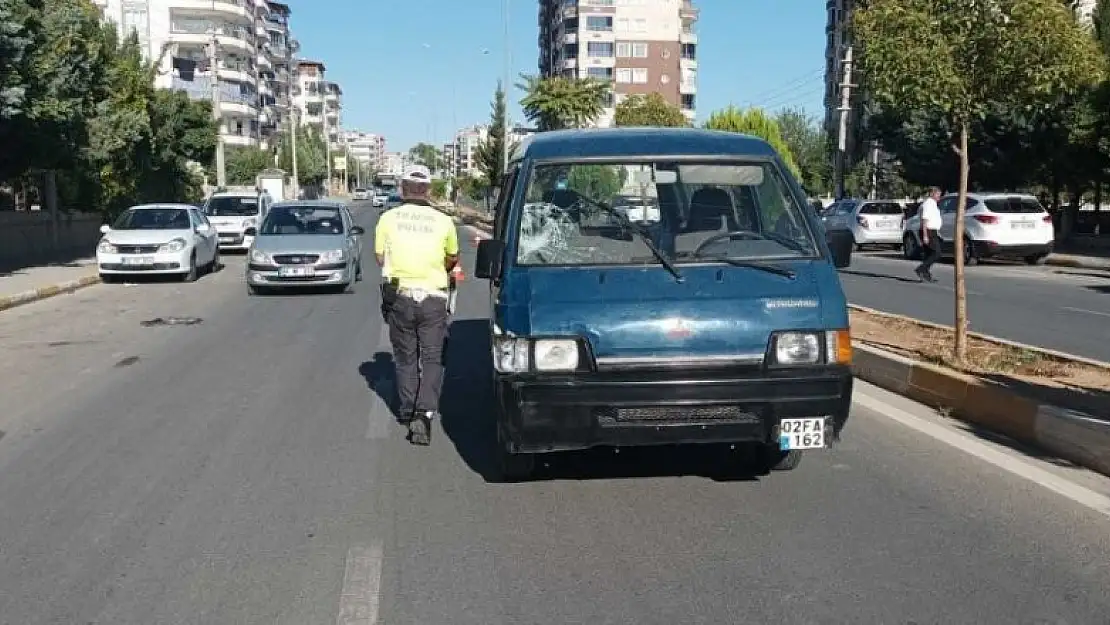 Midibüsün çarptığı kadın hayatını kaybetti